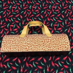 Giraffe pattern wine case